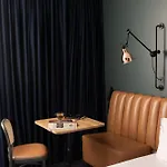 1.75 Le Charme Otel *