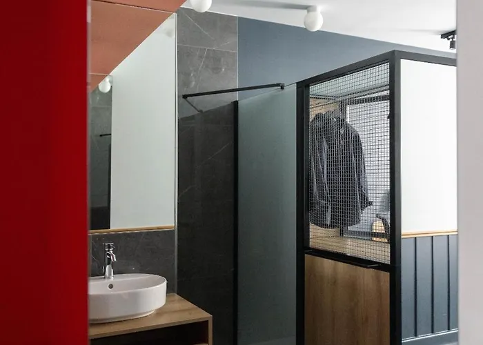 1.75 Le Charme Hotel *