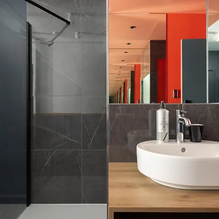 1.75 Le Charme باريس