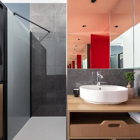 1.75 Le Charme Hotel