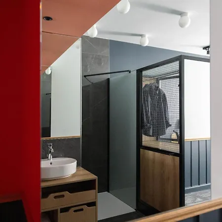 1.75 Le Charme فندق *