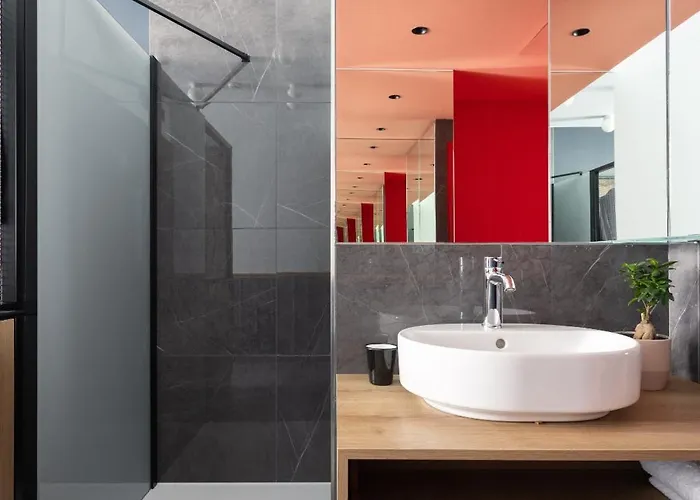 1.75 Le Charme Hotel